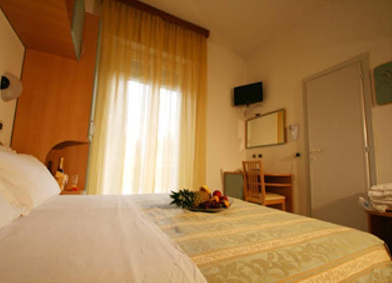 Hotel Oregon Rímini Exterior foto